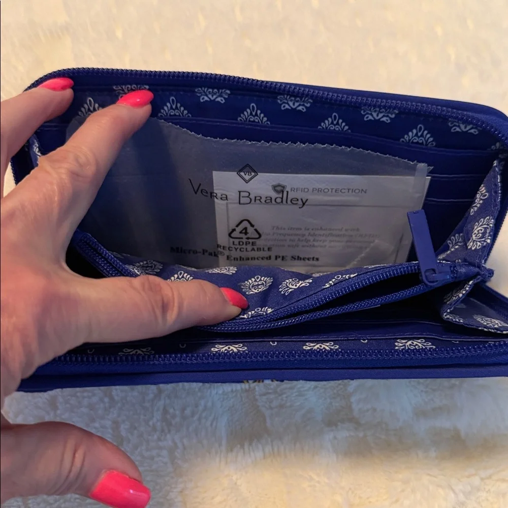 Vera Bradley RFID Quilted Cotton Wallet Zip Around Organizer Blue Floral NWOT - Picture 2 of 7
